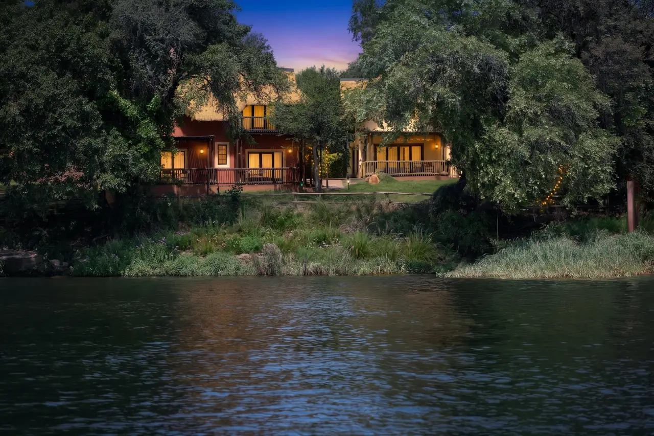 The lodge at&nbsp;dusk